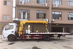 九寨沟附近汽车轮胎更换